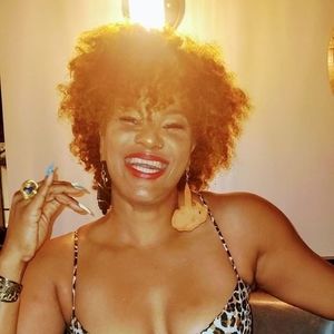 Meet your Posher, Simone